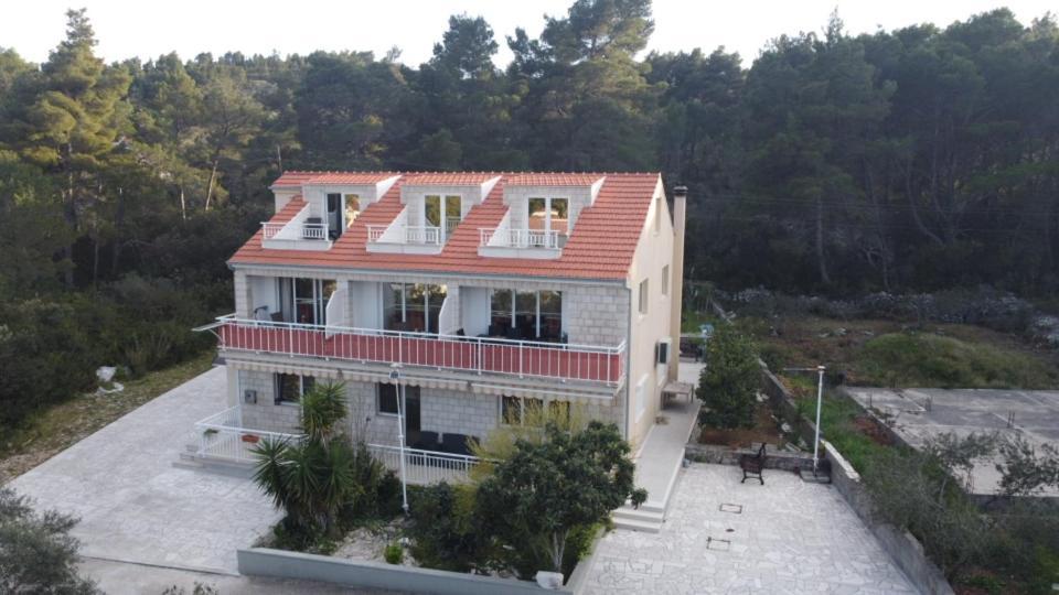 Luxury Apartments Oasis Lumbarda Exterior photo